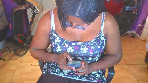 Snapshot of naomifux chatting on 7, 6, 2026 Naomi online show from 7, 6, 2026