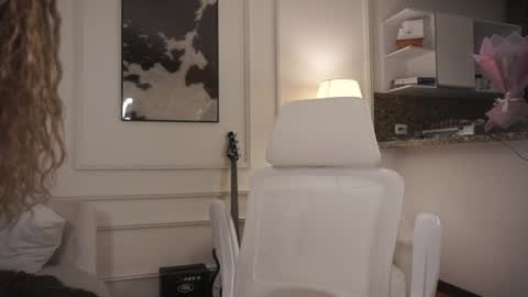 Naomi online show from 19, 6, 2026