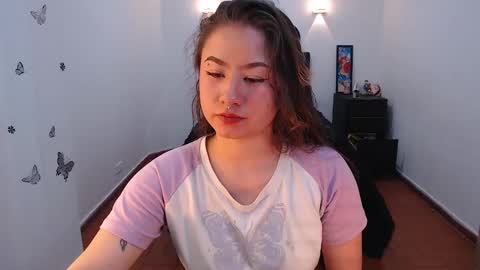 Snapshot of naomii_san chatting on 8, 10, 2025 liz3 online show from 8, 10, 2025
