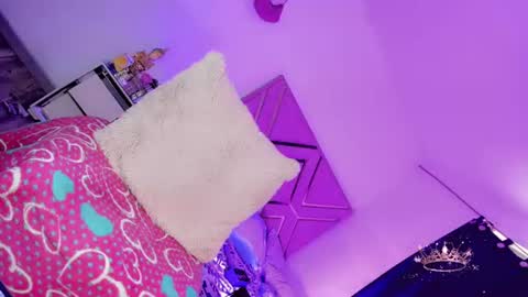 Snapshot of naomisaenz01 chatting on 6, 7, 2026 naomisaenz01 online show from 6, 7, 2026