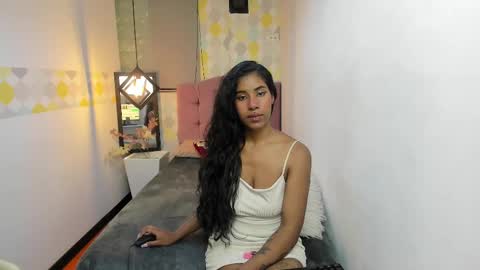 Snapshot of naomy__smith__ chatting on 28, 1, 2025 N A O M Y online show from 28, 1, 2025