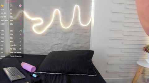 Snapshot of naomy_gyal chatting on 8, 11, 2025 I am Naomy online show from 8, 11, 2025