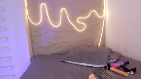 Snapshot of naomy_gyal chatting on 18, 11, 2025 I am Naomy online show from 18, 11, 2025