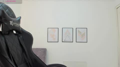 Nathalia online show from 7, 4, 2026