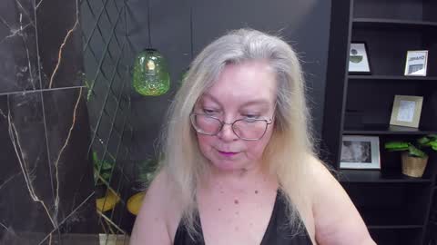 Snapshot of natalicloud chatting on 5, 12, 2024 NataliCloud online show from 5, 12, 2024