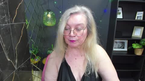 Snapshot of natalicloud chatting on 4, 1, 2025 NataliCloud online show from 4, 1, 2025