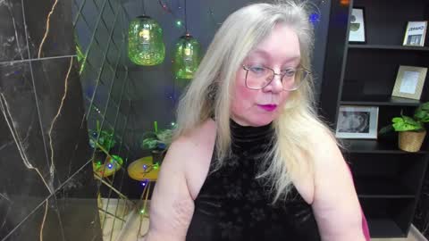 Snapshot of natalicloud chatting on 5, 1, 2025 NataliCloud online show from 5, 1, 2025