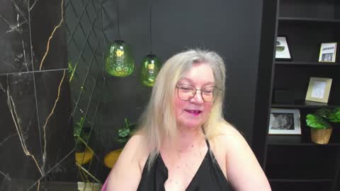 Snapshot of natalicloud chatting on 1, 2, 2025 NataliCloud online show from 1, 2, 2025