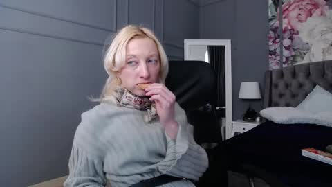 Natalie online show from 28, 2, 2025