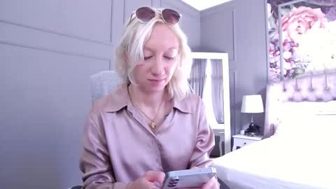 Natalie online show from 2, 11, 2025