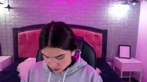 Snapshot of natalie_loffreda chatting on 12, 9, 2025 natalie online show from 12, 9, 2025