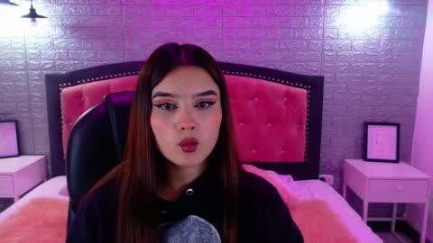 Snapshot of natalie_loffreda chatting on 17, 9, 2025 natalie online show from 17, 9, 2025