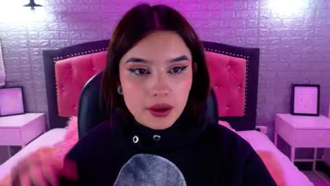 Snapshot of natalie_loffreda chatting on 18, 9, 2025 natalie online show from 18, 9, 2025