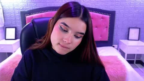 Snapshot of natalie_loffreda chatting on 4, 10, 2025 natalie online show from 4, 10, 2025