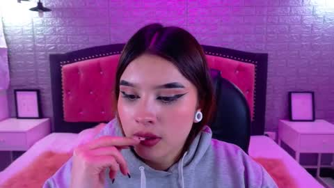 Snapshot of natalie_loffreda chatting on 13, 10, 2025 natalie online show from 13, 10, 2025