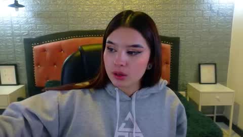 Snapshot of natalie_loffreda chatting on 17, 10, 2025 natalie online show from 17, 10, 2025