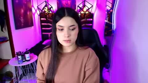 Snapshot of natalie_loffreda chatting on 6, 6, 2026 natalie online show from 6, 6, 2026