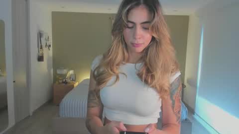 Snapshot of nataly_05 chatting on 9, 11, 2025 anatalybee online show from 9, 11, 2025