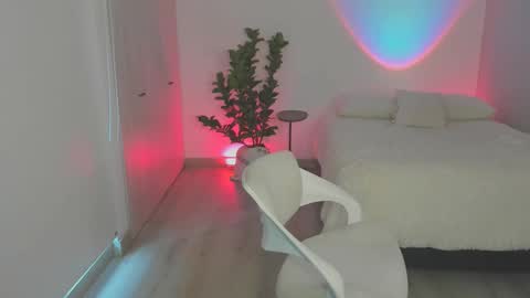 Snapshot of nataly_05 chatting on 14, 2, 2026 anatalybee online show from 14, 2, 2026