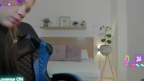 Nataly online show from 5, 4, 2026