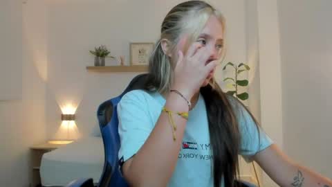 Snapshot of nataly_rodri chatting on 24, 4, 2026 Nataly online show from 24, 4, 2026