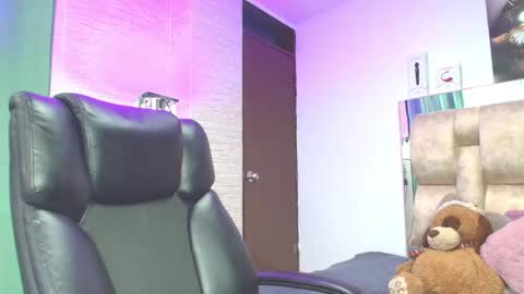 Snapshot of natasharobbins chatting on 5, 10, 2025   online show from 5, 10, 2025