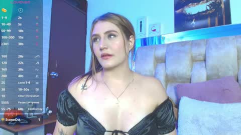 Snapshot of natasharobbins chatting on 17, 10, 2025   online show from 17, 10, 2025