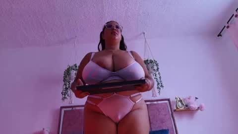 nathalia_correa online show from 4, 6, 2026