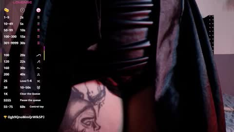 Gwen  online show from 13, 2, 2025