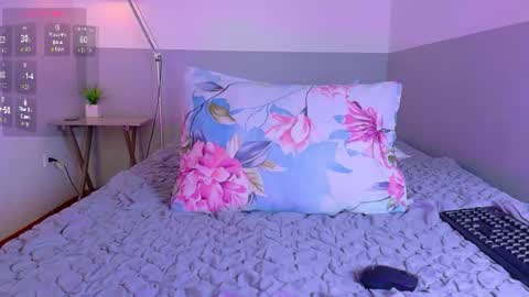 Snapshot of naturaltitss_ chatting on 23, 6, 2026 Gwen online show from 23, 6, 2026