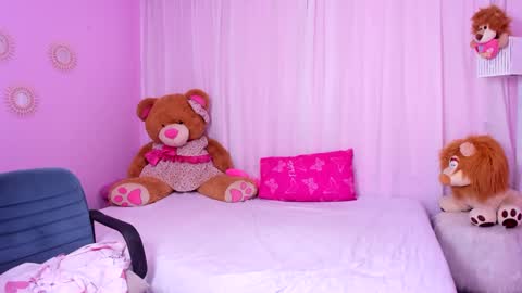 Snapshot of naughty_ariel chatting on 20, 12, 2024 Zoe online show from 20, 12, 2024