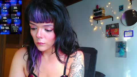 Snapshot of naughty_em_17 chatting on 12, 1, 2025 Em  please help me reach 100 thumbs up 3 online show from 12, 1, 2025