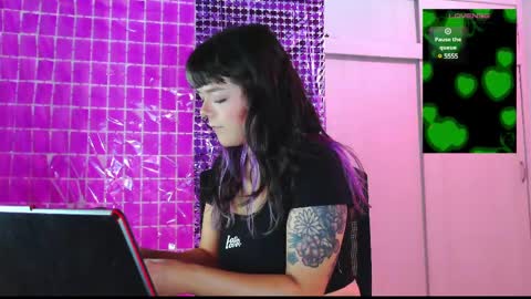 Snapshot of naughty_em_17 chatting on 6, 3, 2025 Em  please help me reach 100 thumbs up 3 online show from 6, 3, 2025