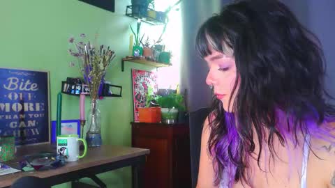 Snapshot of naughty_em_17 chatting on 28, 9, 2025 Em  please help me reach 100 thumbs up 3 online show from 28, 9, 2025