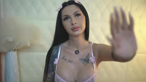 Snapshot of naughtycleo chatting on 8, 5, 2026 cleo online show from 8, 5, 2026
