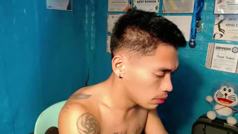 naughtyfuck_boy online show from 28, 10, 2025