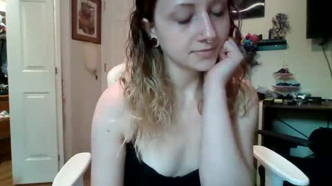 Snapshot of naughtymaeve chatting on 15, 9, 2025 Maeve online show from 15, 9, 2025