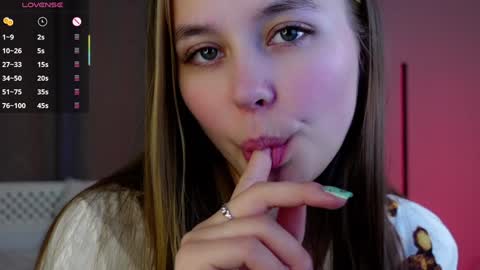 Snapshot of neldaaskins chatting on 7, 2, 2025 Lana online show from 7, 2, 2025