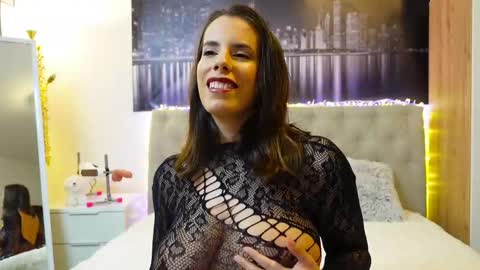 Snapshot of nenette_love chatting on 4, 5, 2026 Nenette online show from 4, 5, 2026