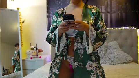 Snapshot of nenette_love chatting on 15, 5, 2026 Nenette online show from 15, 5, 2026