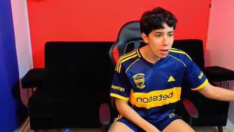 Snapshot of neo_twink chatting on 18, 12, 2025 just Daniel online show from 18, 12, 2025