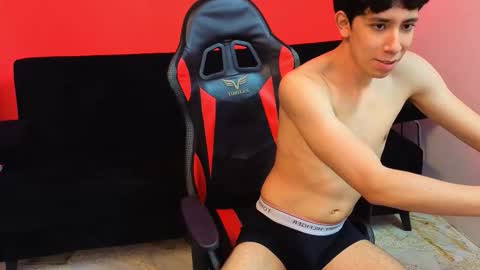 Snapshot of neo_twink chatting on 19, 12, 2025 just Daniel online show from 19, 12, 2025