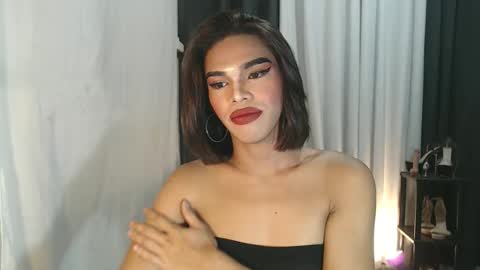 Snapshot of neomi_hardcock chatting on 18, 12, 2025 neomi online show from 18, 12, 2025