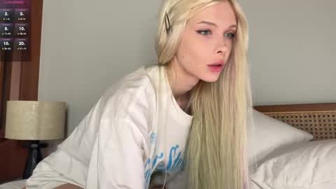 Snapshot of neondemon_ chatting on 17, 1, 2025 maeve online show from 17, 1, 2025