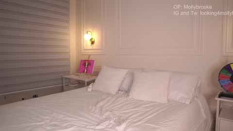 Snapshot of newmollybrooke chatting on 23, 1, 2025  all my links Here online show from 23, 1, 2025