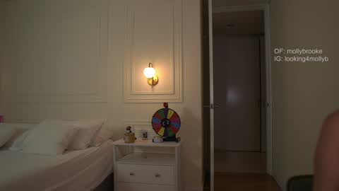 Snapshot of newmollybrooke chatting on 24, 9, 2025  all my links Here online show from 24, 9, 2025