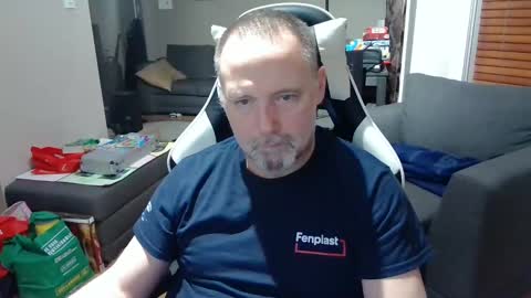 Snapshot of newvvorld chatting on 6, 2, 2025 NewWorld online show from 6, 2, 2025