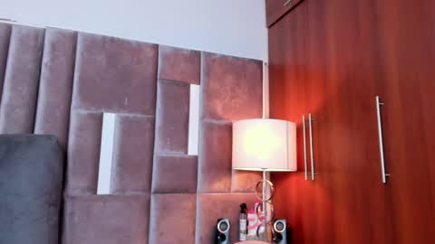 Nia online show from 6, 4, 2026