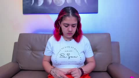 Estefani  online show from 29, 1, 2025