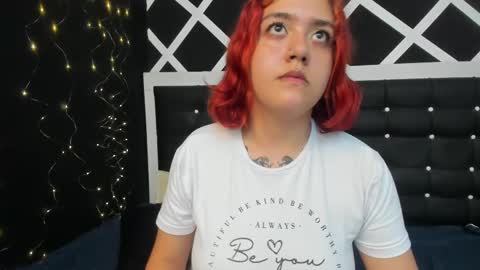 Estefani  online show from 13, 2, 2025